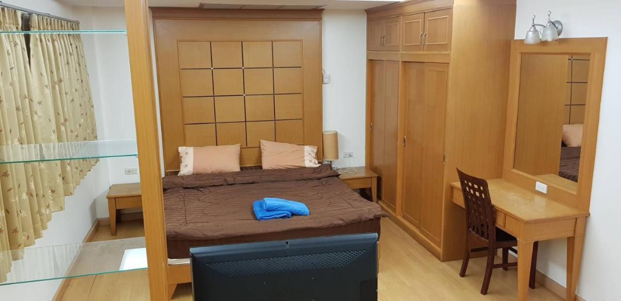 Jolly Guesthouse & Restaurant Паттайя Экстерьер фото
