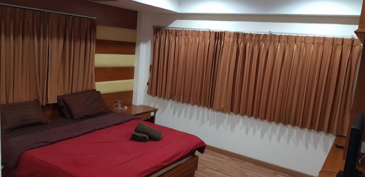 Jolly Guesthouse & Restaurant Паттайя Экстерьер фото