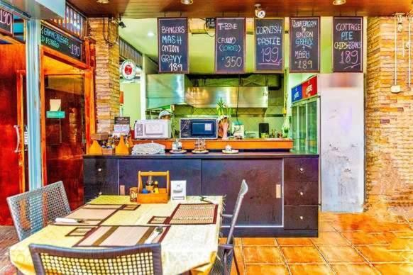 Jolly Guesthouse & Restaurant Паттайя Экстерьер фото