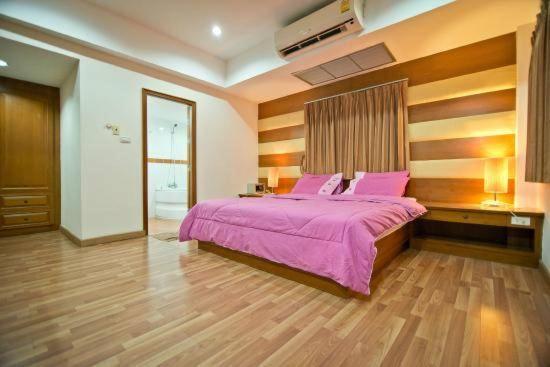 Jolly Guesthouse & Restaurant Паттайя Экстерьер фото