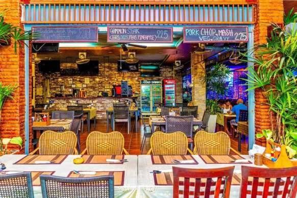 Jolly Guesthouse & Restaurant Паттайя Экстерьер фото